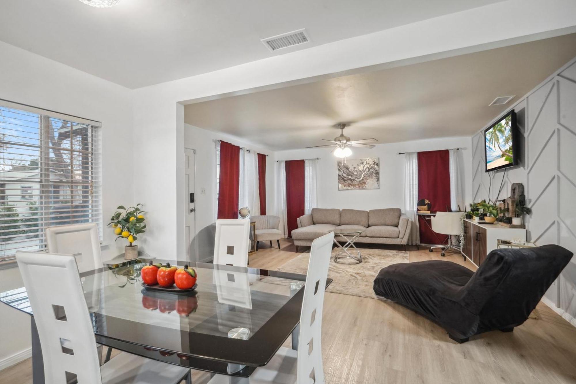 Cozy Single Story 2 Bdrm Family Home Near The Blvd Lancaster Exterior photo