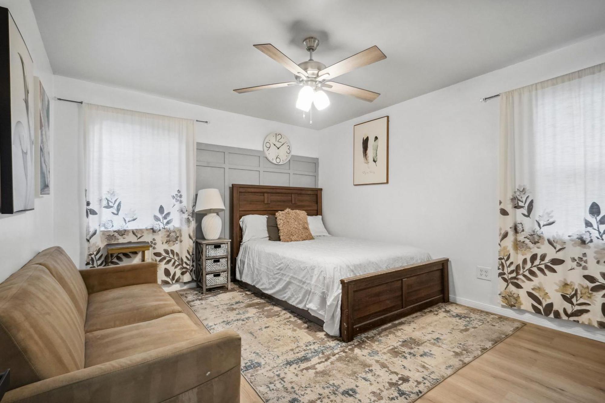 Cozy Single Story 2 Bdrm Family Home Near The Blvd Lancaster Exterior photo